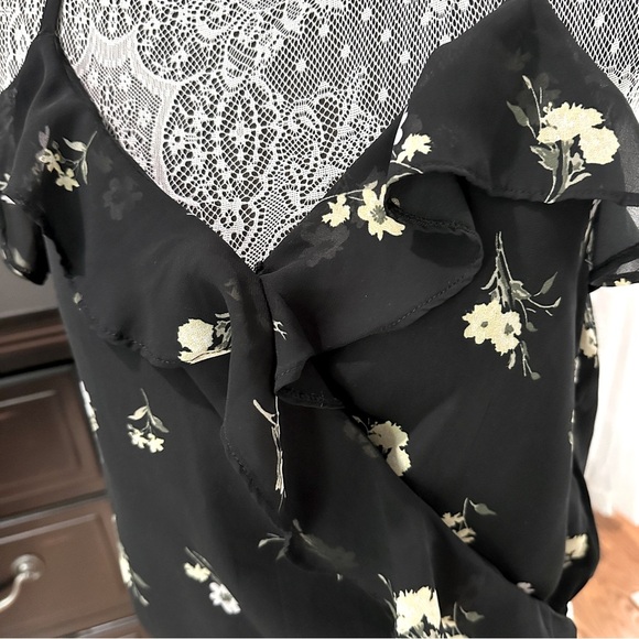 Hollister Floral Black Crisscross Spaghetti Ruffle Top Size S - Picture 3 of 10